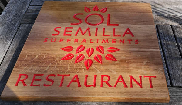 enseigne en bois pour restaurant
