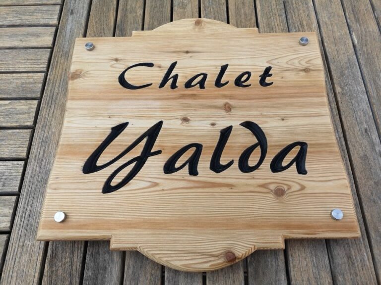 plaque en bois pour chalet