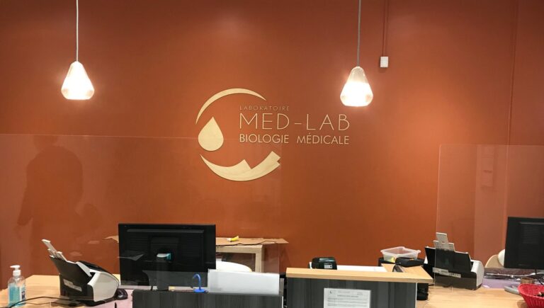 logo en bois découpe au laser
