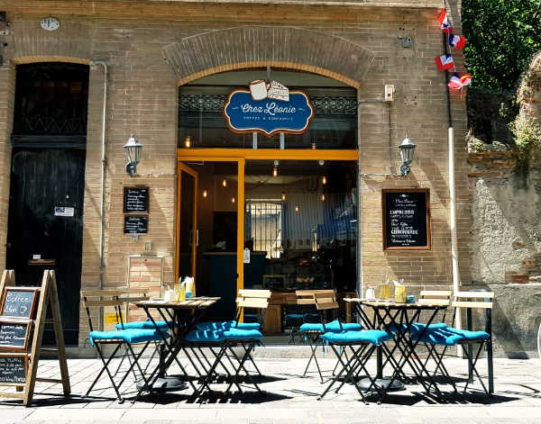 Enseigne restaurant en bois gravé