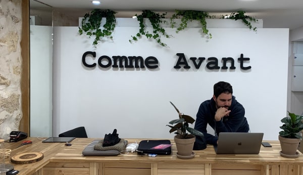 Enseigne en bois Comme Avant réalisée par Artnum3D